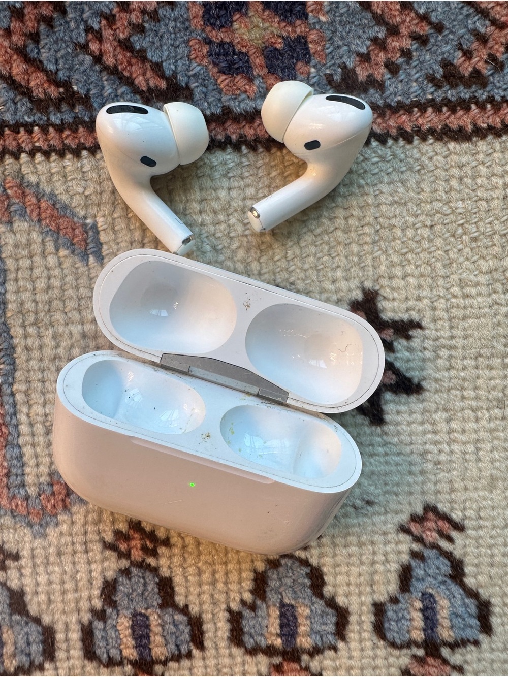 Apple 2nd generation airpods